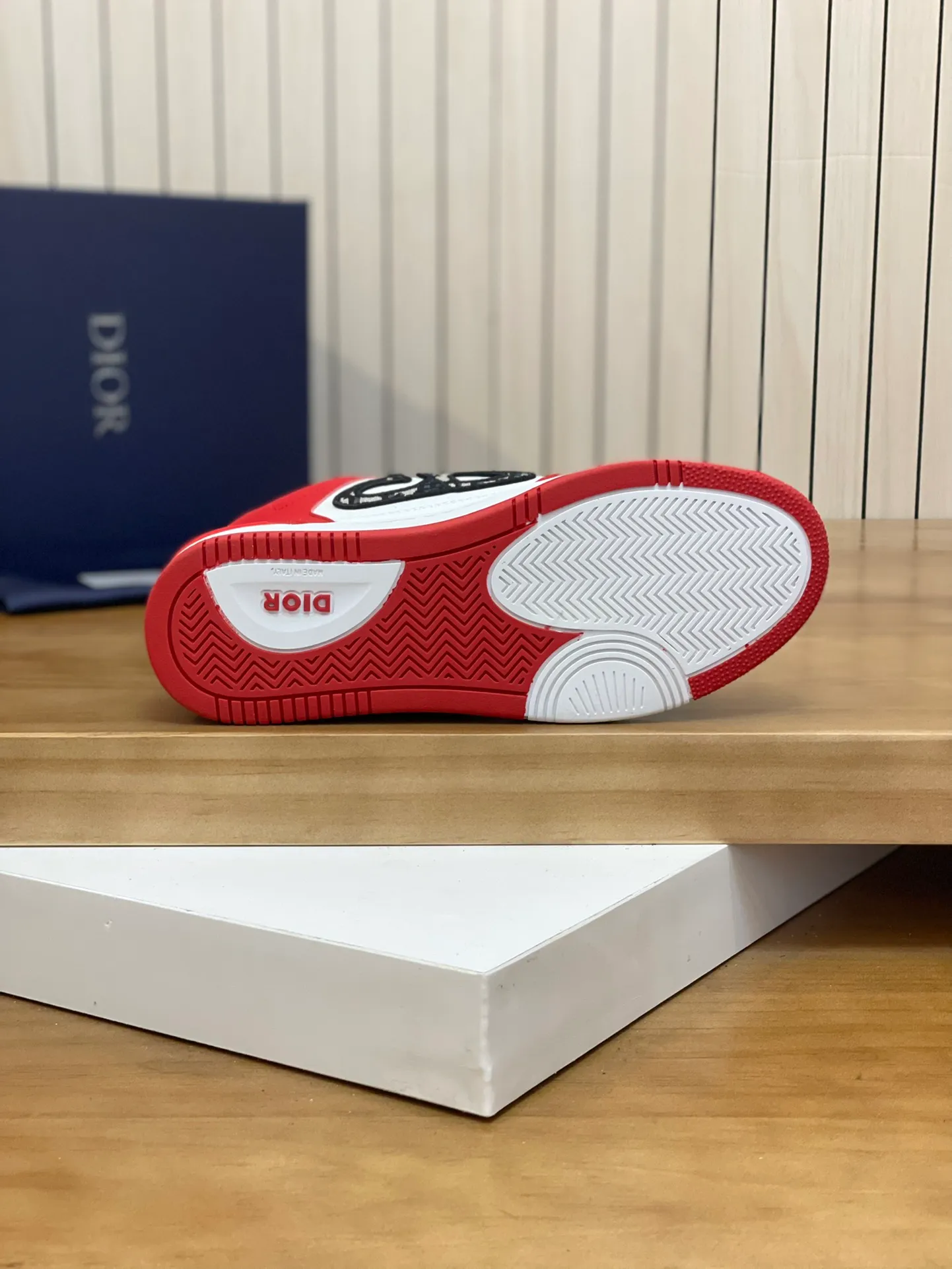 Men's shoes: 💰P440¥ Product trademark: Dior* "Dior*" high-top casual shoes Regular size: 38-44 (can be customized to 45.46) Product materials: Upper imported cowhide stitched with original fabric, breathable lining, original outsole. Number: 1006